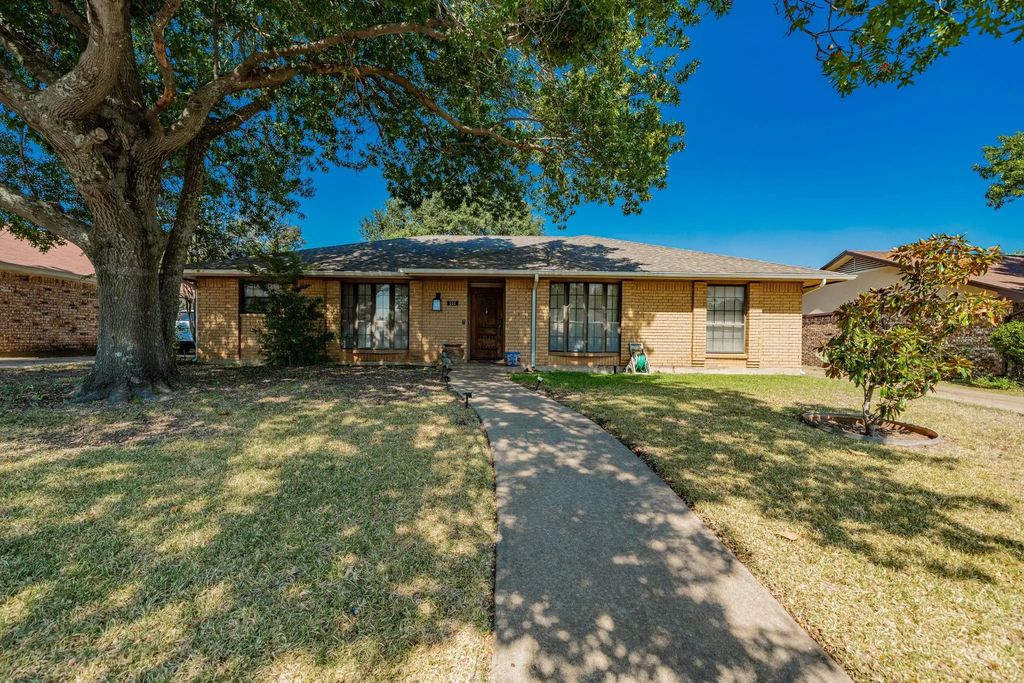 111 Meadowcreek Drive, Duncanville