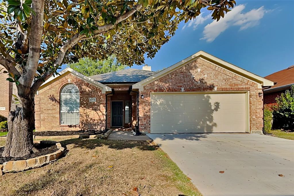 4312 Stone Hollow Way, Fort Worth