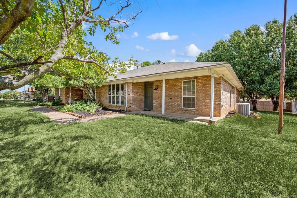 7304 Davis Boulevard, North Richland Hills