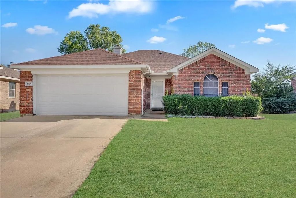 1529 Creekstone Court, Fort Worth