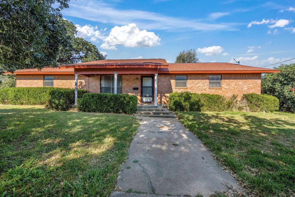 232 S Moseley Street, De Leon