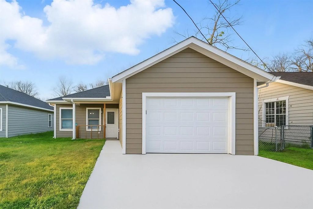 1436 E Broadway Street, Gainesville