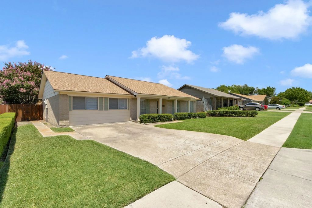 2103 Bordeaux Drive, Carrollton