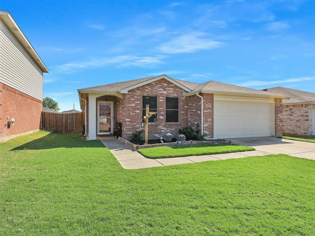 6201 St James Place, Denton