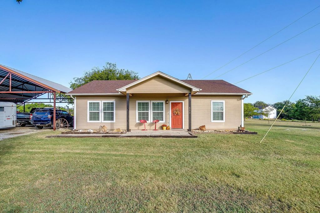 6270 Woodard Avenue, Cleburne