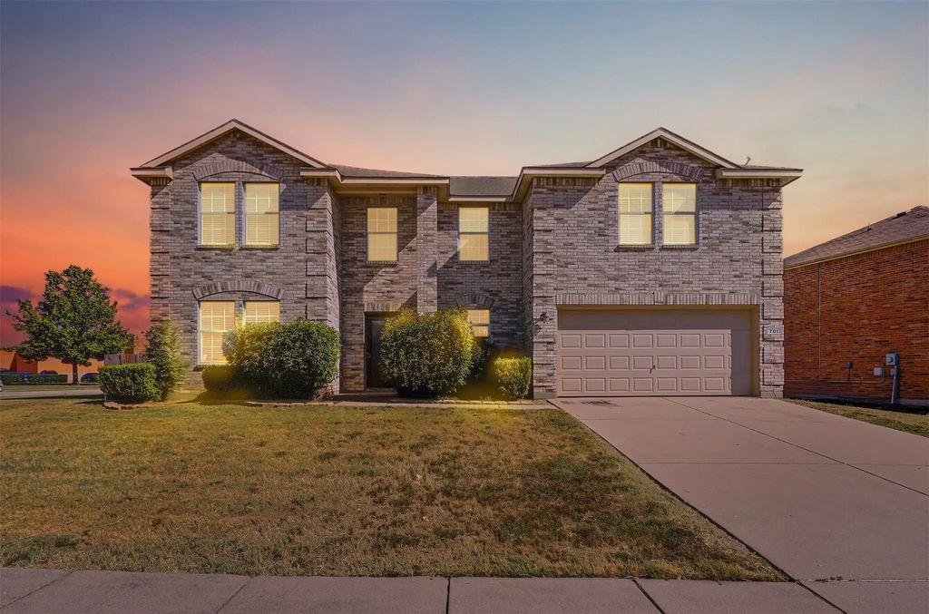 701 S Heights Drive, Crowley