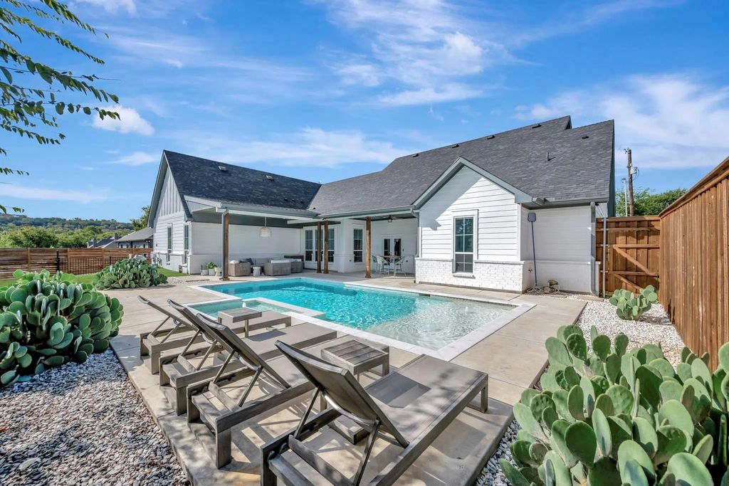 6439 Leppee Way, Fort Worth