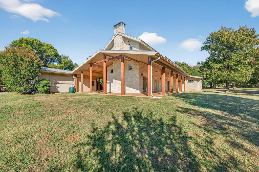 801 Well Road, Denison