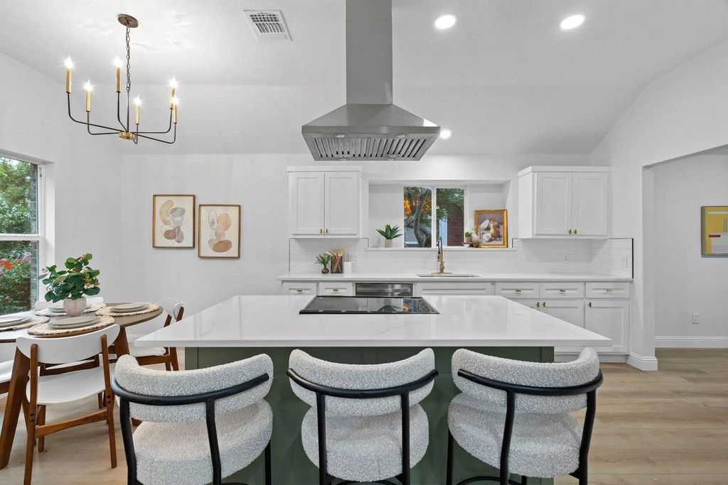 822 Trevor Way, Arlington