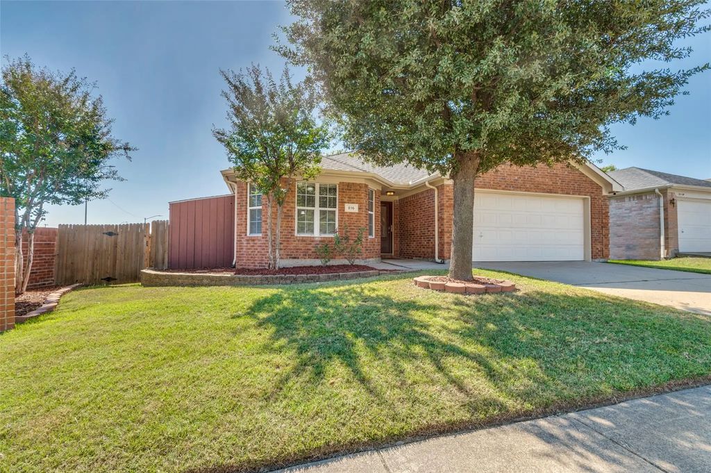 816 E Huitt Lane, Euless