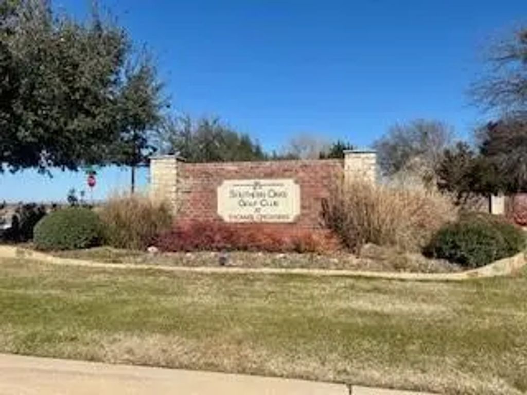 1221 Southern Oaks Court, Fort Worth