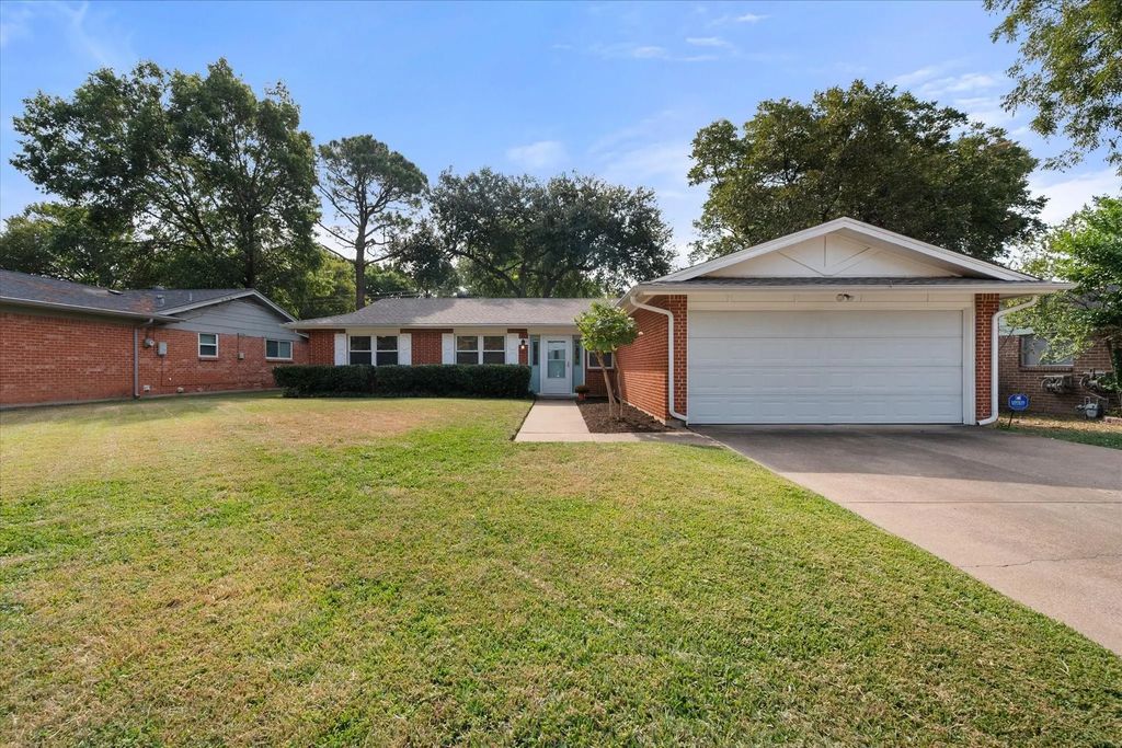 2700 Norwood Lane, Arlington
