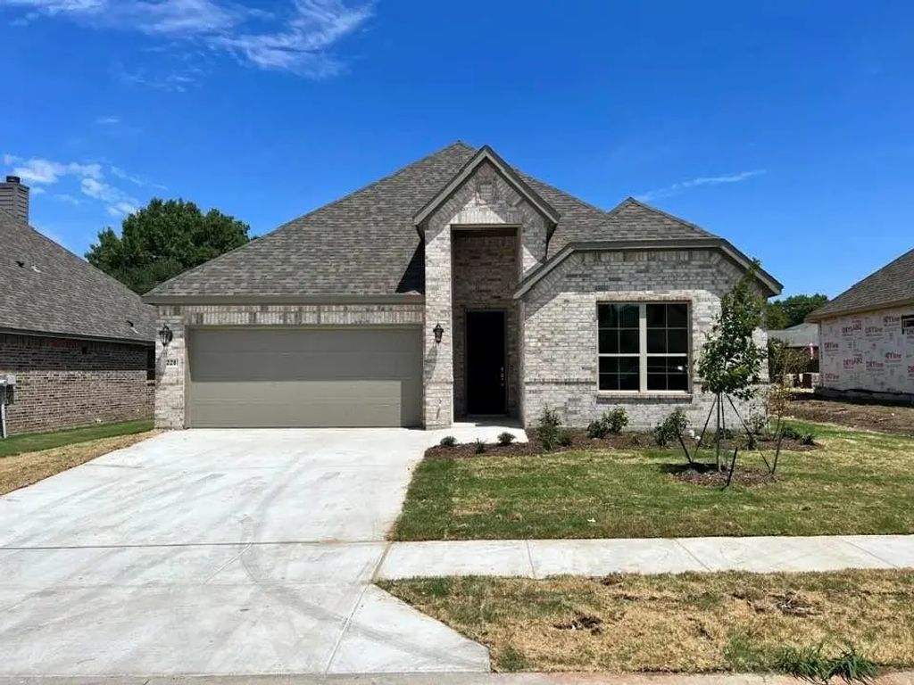 221 Windy Glen Drive, Decatur
