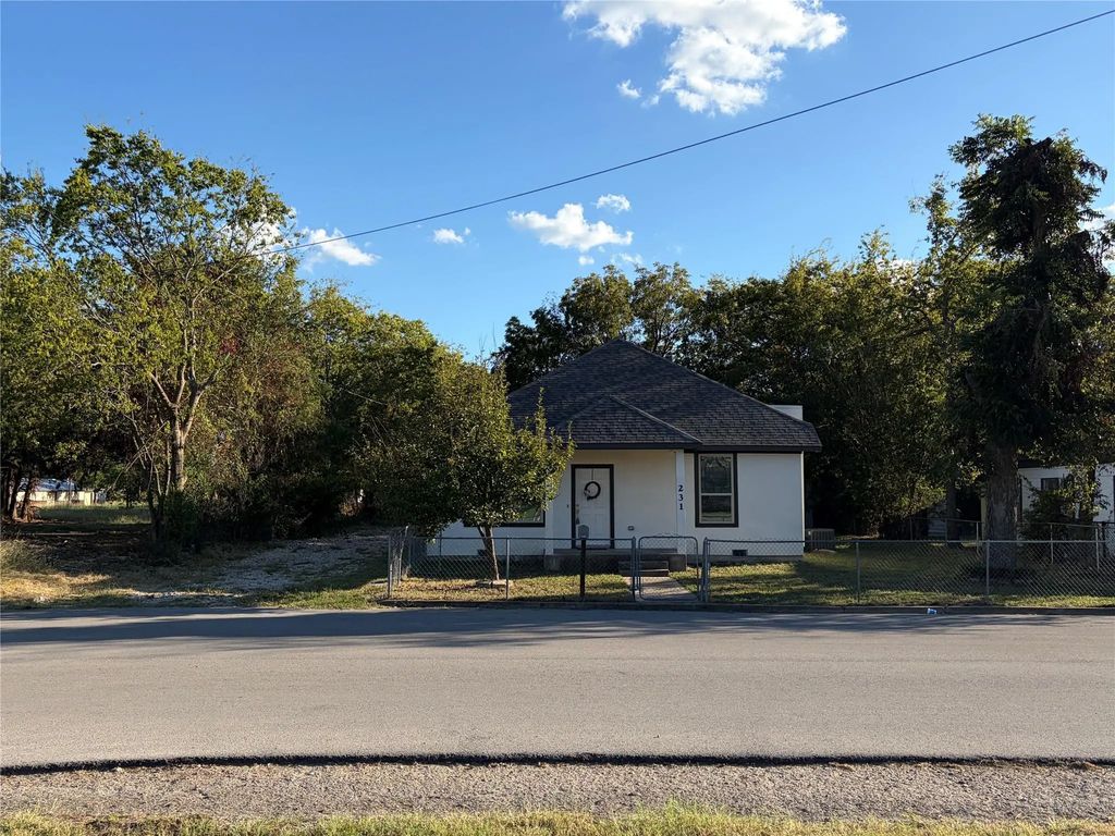 231 W Oneal Street, Wills Point