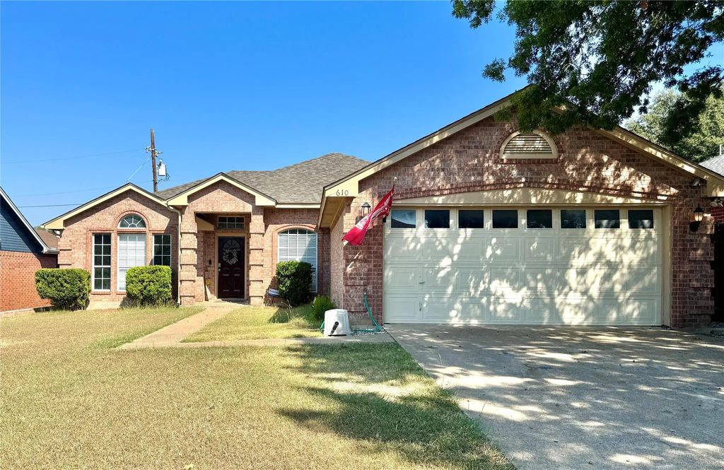 610 Brookside Drive, Cedar Hill