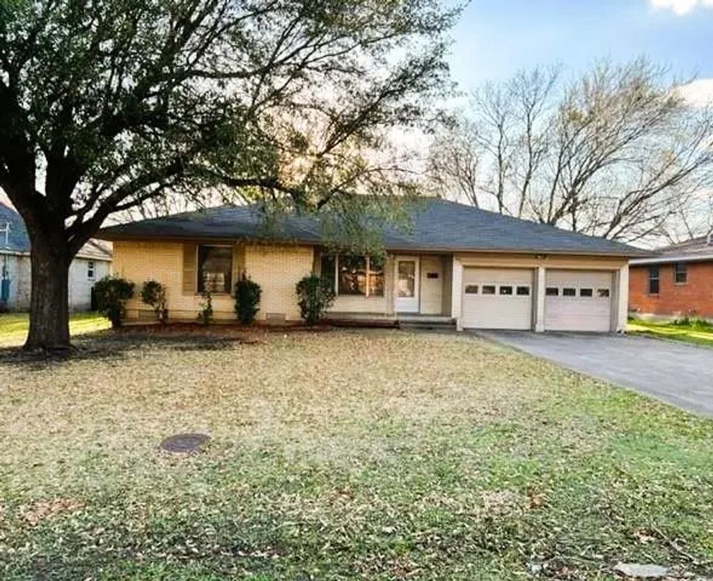 201 Martin Drive, Lancaster
