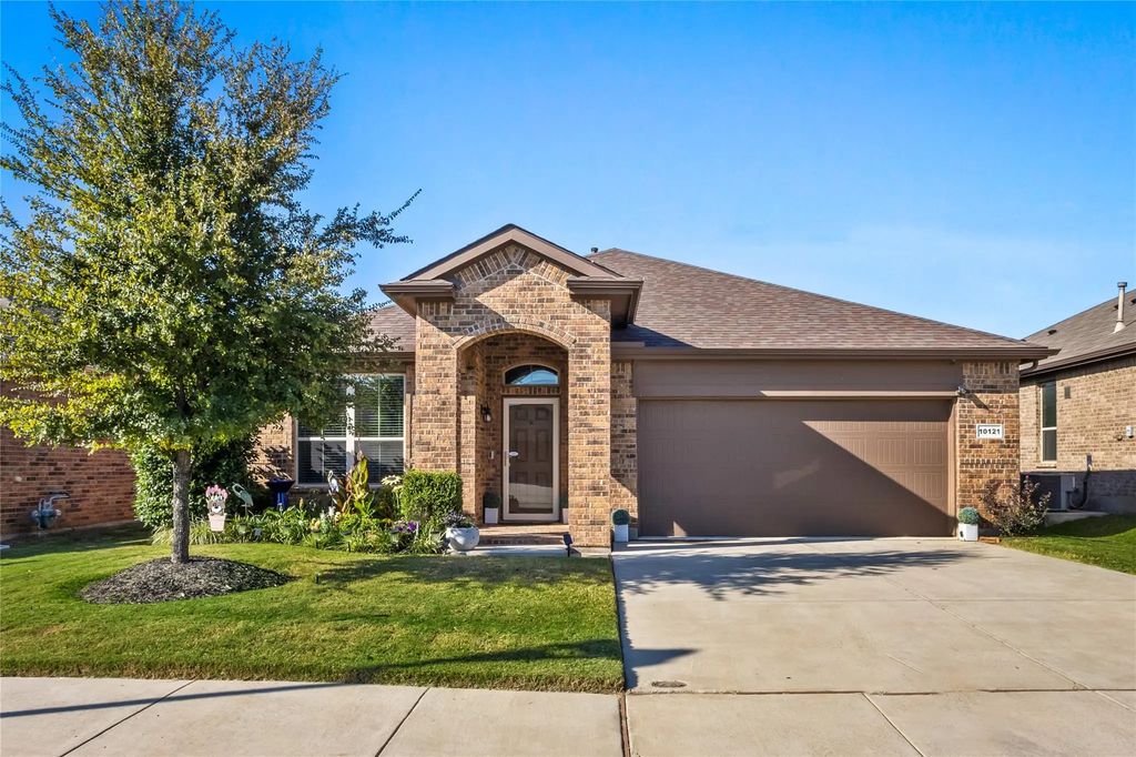 10121 Burtrum Drive, Fort Worth