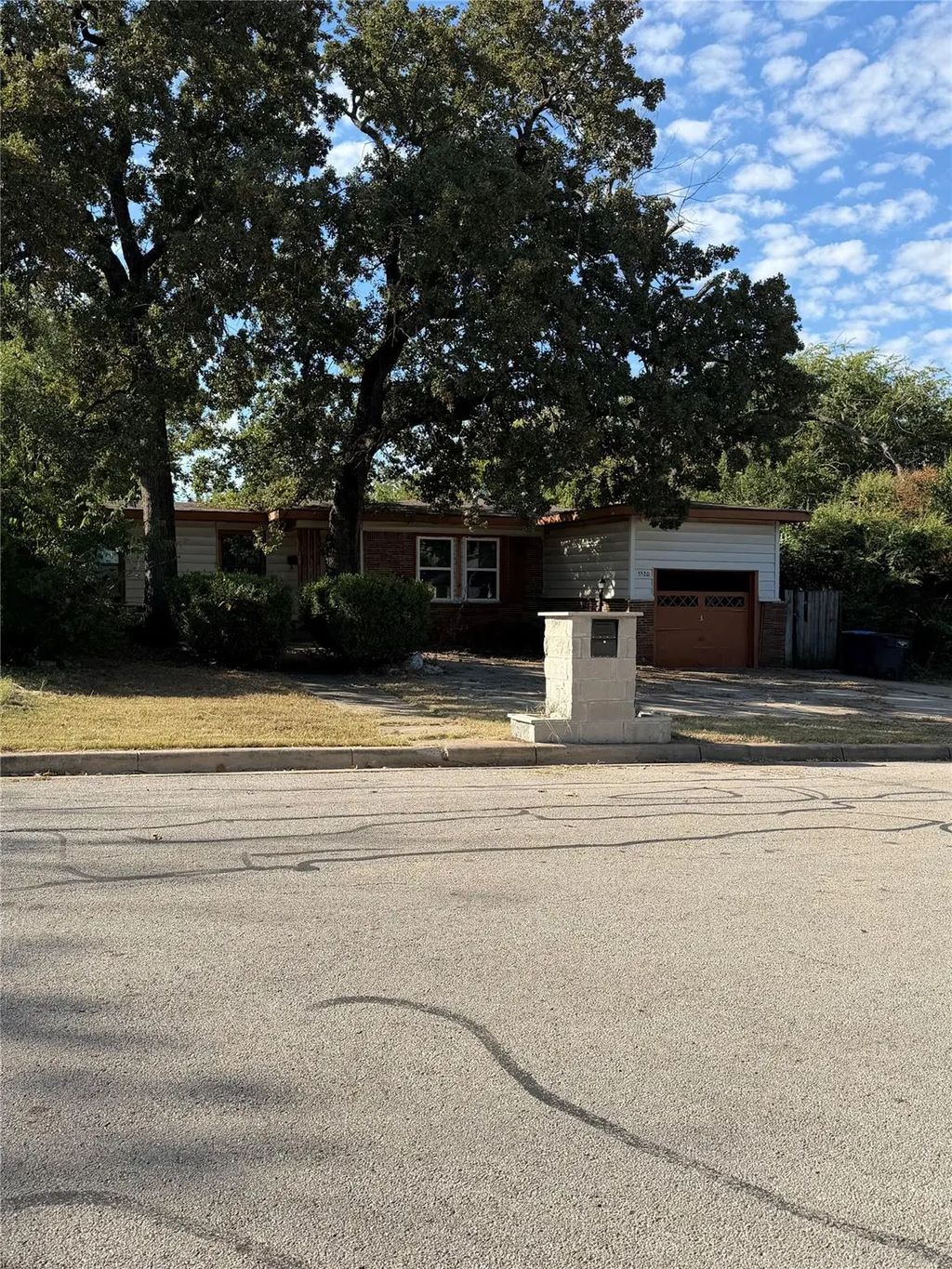 5520 Jewell Avenue, Fort Worth