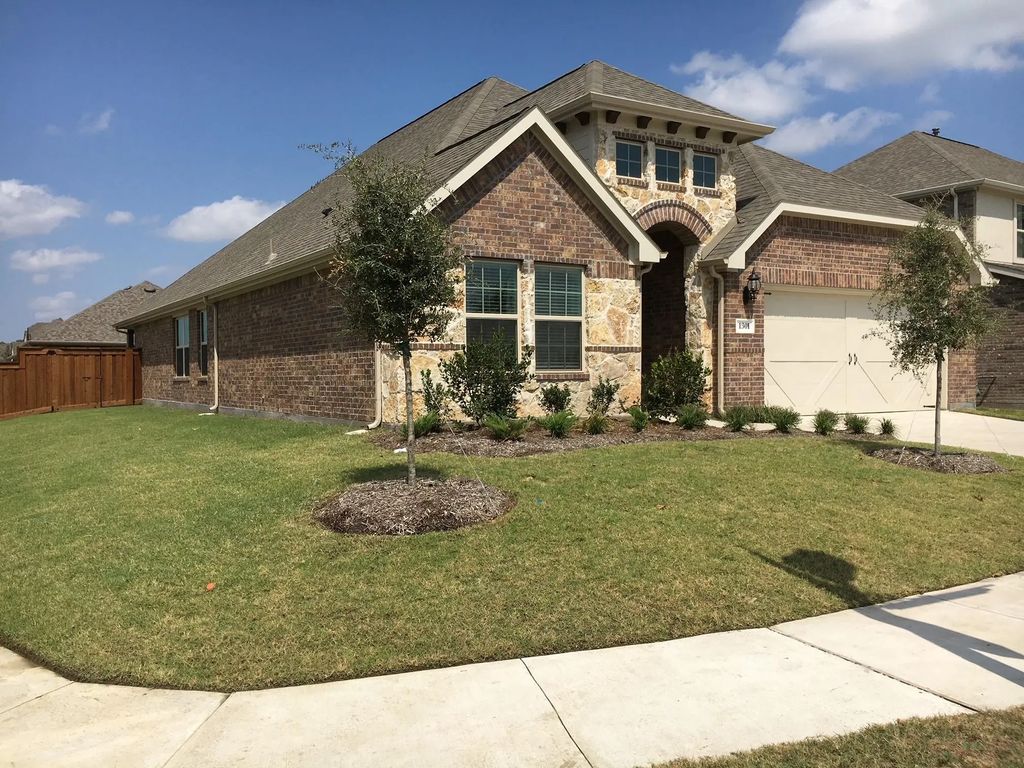 1301 Torrington Lane, Forney