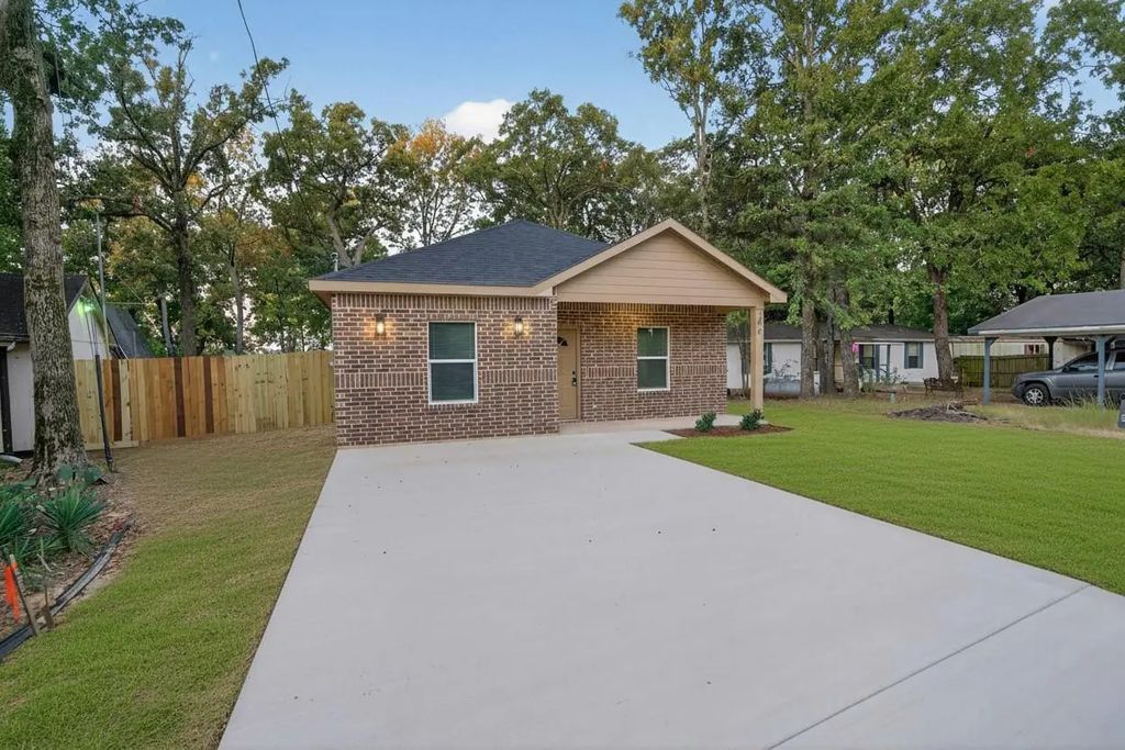 106 Comanche Drive, Mabank