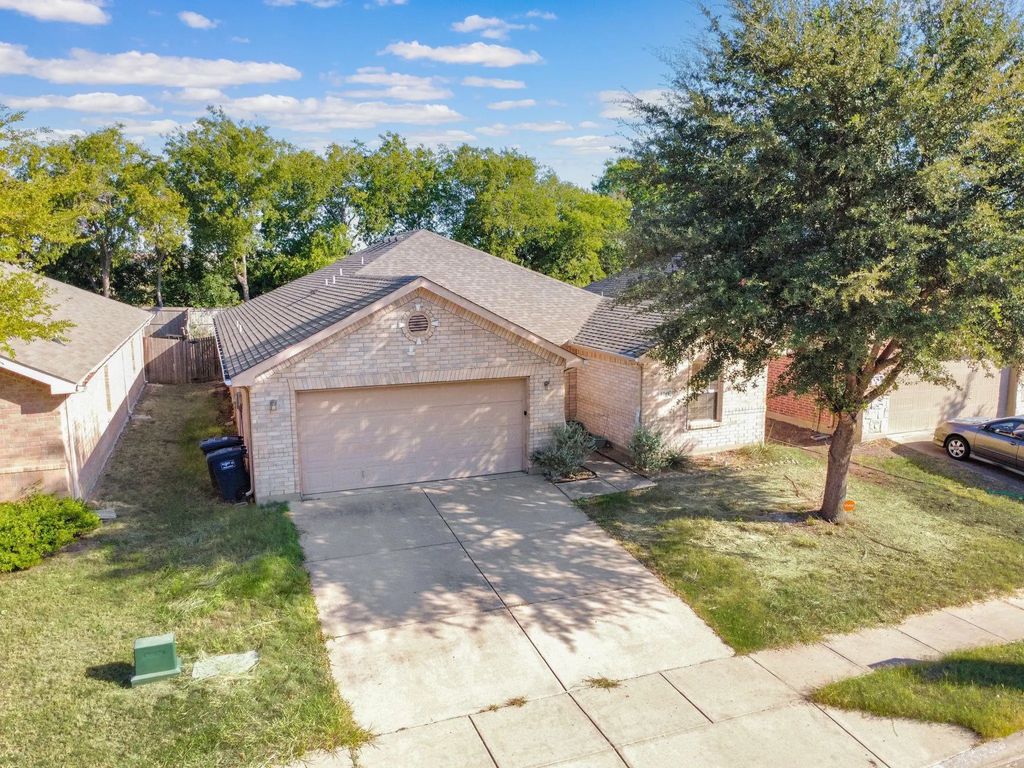5761 Dunraven Trail, Fort Worth