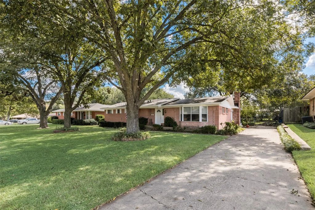 344 Brook Hollow Drive, DeSoto