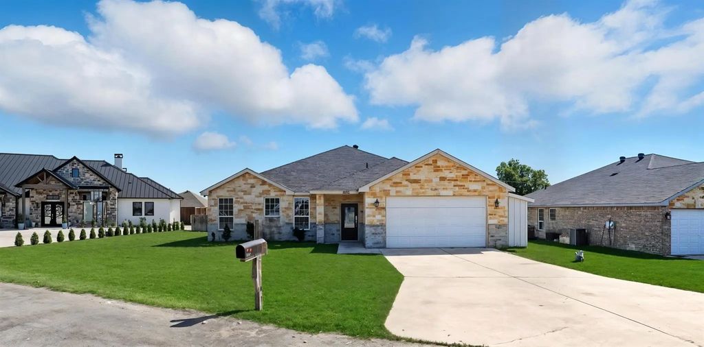 5565 Justine Place, Fort Worth