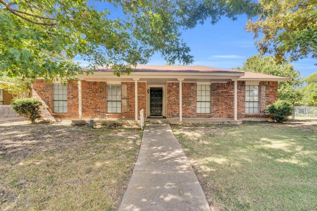 4622 Chalk Court, Grand Prairie