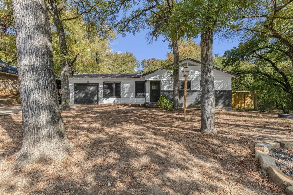 1509 Shirley Way, Bedford