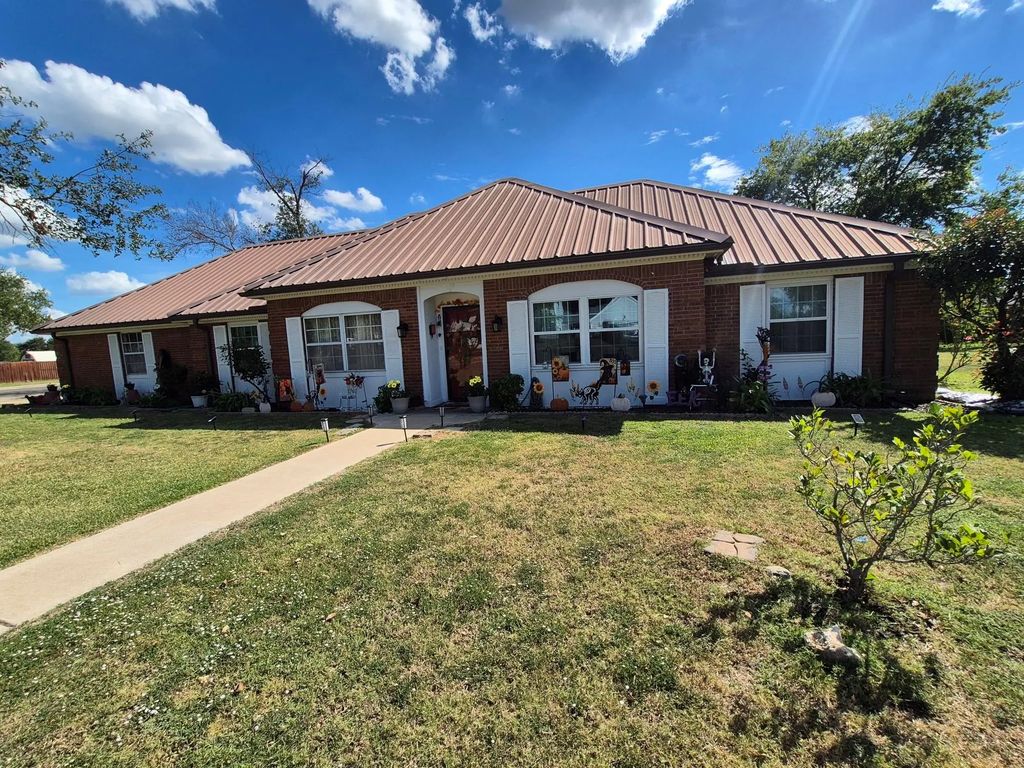 918 La Villeta Street, Mexia