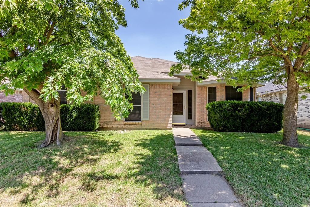 845 Applewood Drive, Cedar Hill