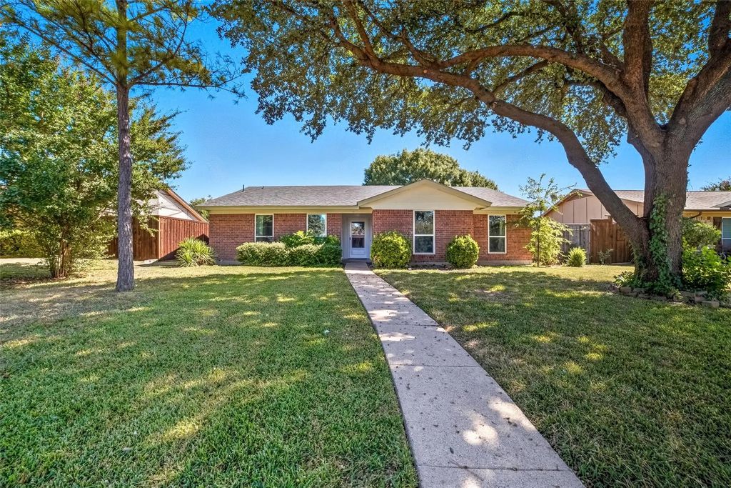 1518 Creekwood Lane, Mesquite