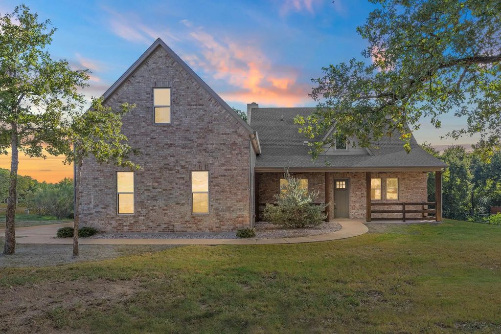 516 Lydia Lane, Granbury