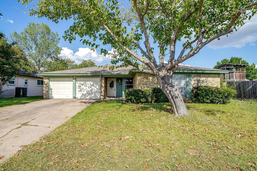 232 Linda Drive, Burleson