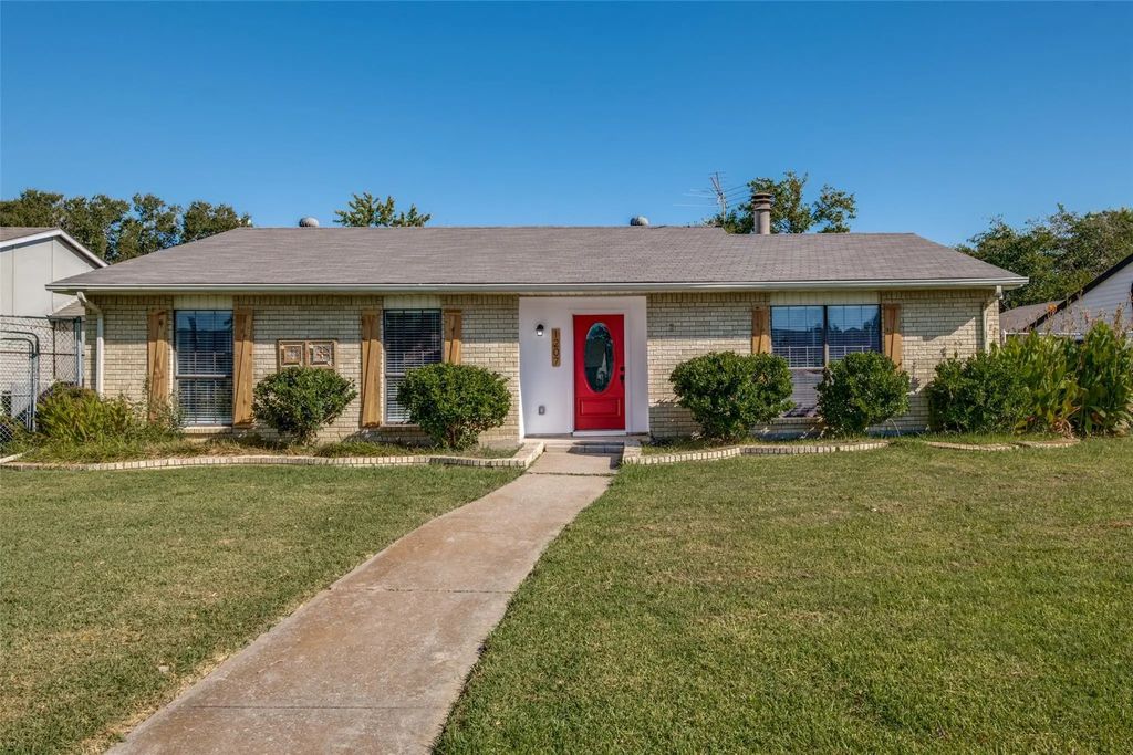 1207 Meandering Way, Mesquite