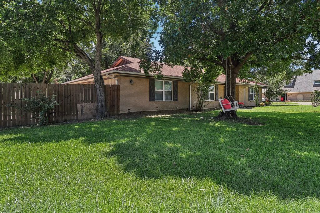 1213 W Tarrant Road, Grand Prairie