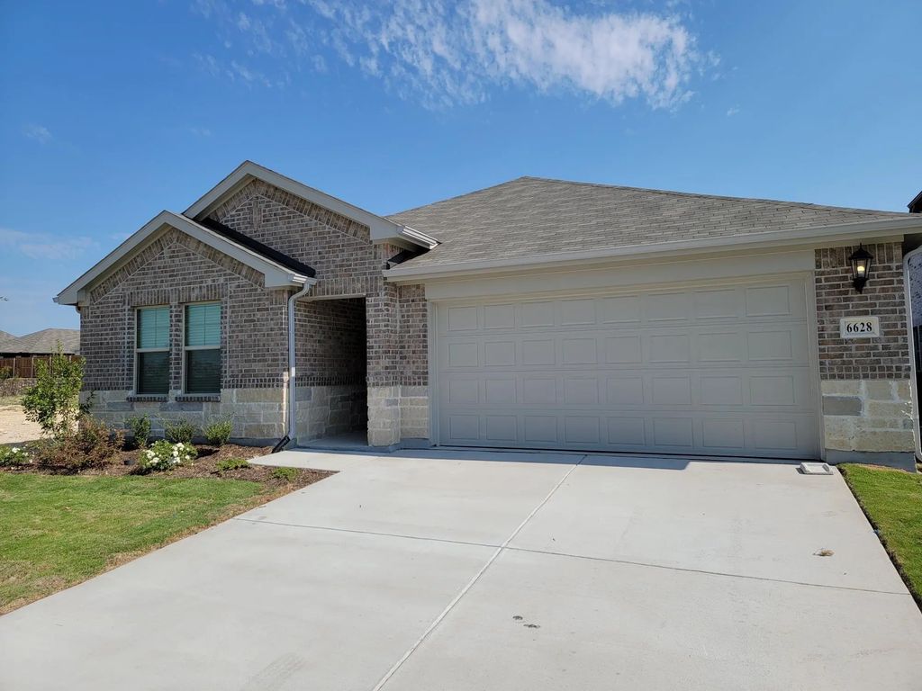 6628 Coyote Valley Trail, Fort Worth
