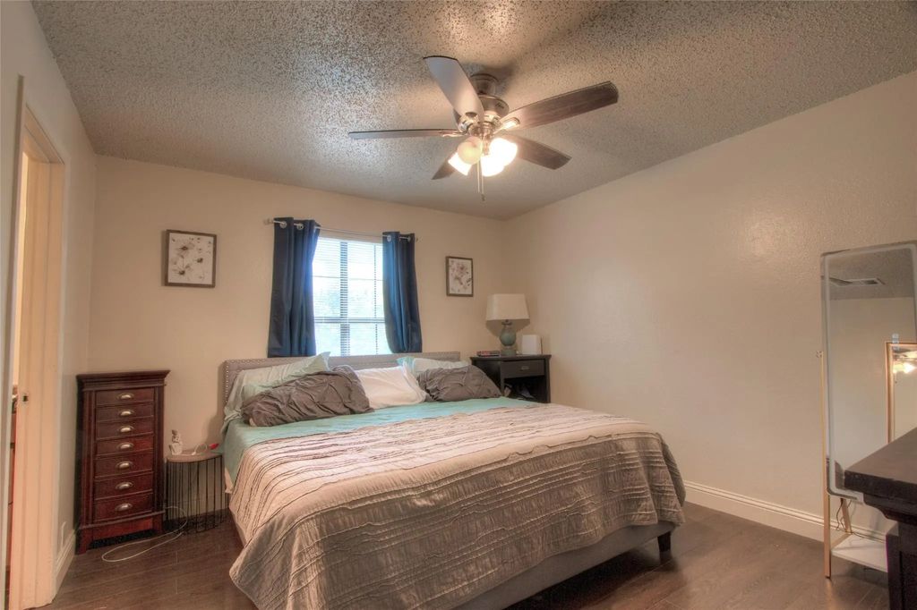 205 W Trinity Street, Forney