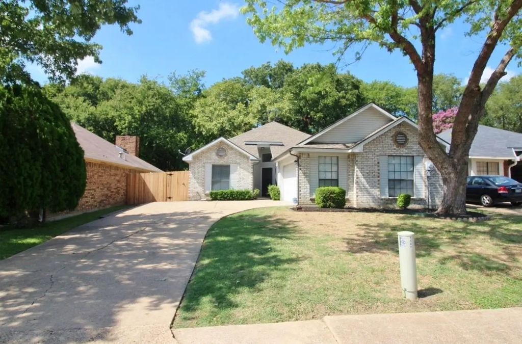 1147 Walnut Hill Lane, DeSoto