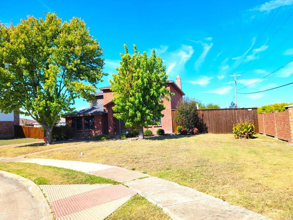 1003 Graystone Drive, Lancaster