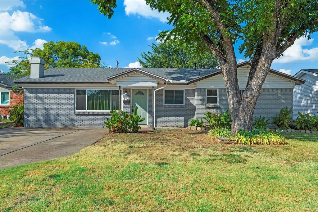 828 Russell Road, Everman