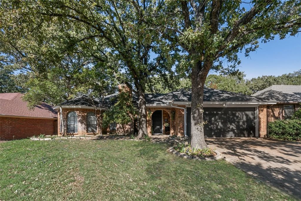 2111 Turf Club Drive, Arlington