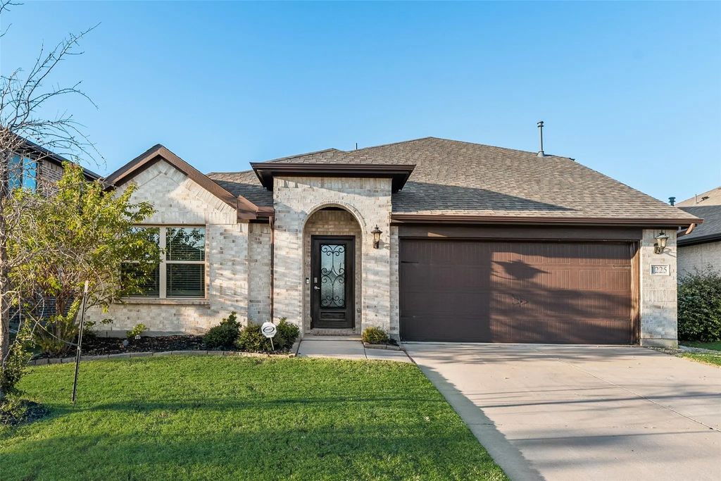 1225 Pleasant Knoll Trail, Aubrey