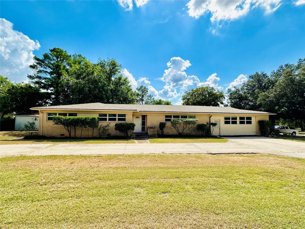 125 W Cypress Street, Cross Plains