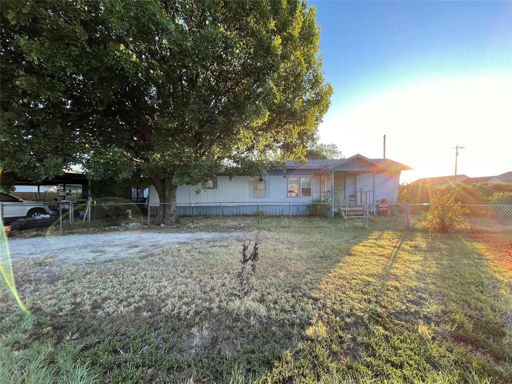 2400 Creek Drive, Granbury