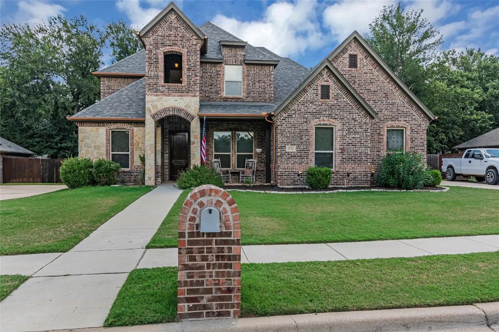 1532 Sea Breeze, Azle