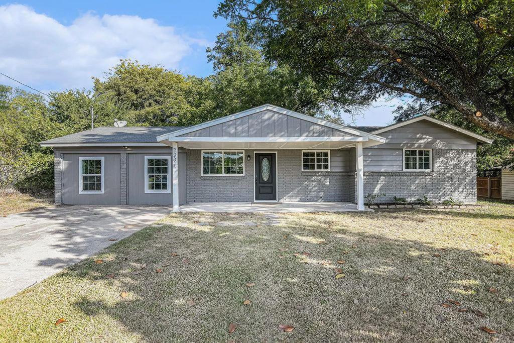 233 Victoria Avenue, Azle