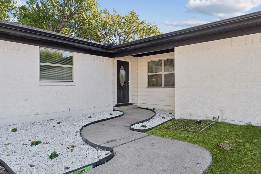 6428 Carousel Drive, Watauga