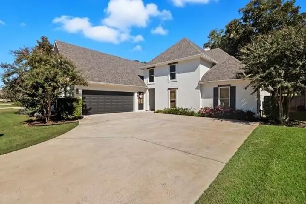 8927 Beau Chasse Drive, Shreveport