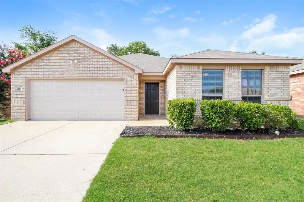 3429 Heatherbend Street, Fort Worth